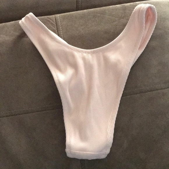 Light Peach Hi-Leg Cheeky bottoms - Picture 2 of 3